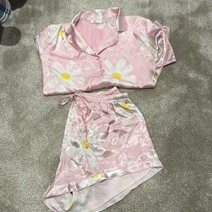 Pink daisy pattern pj set